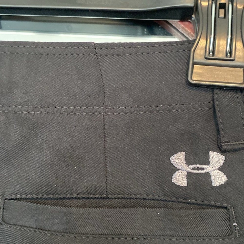 Boys Black Under Armor dress  Shorts - Picture 3 of 4